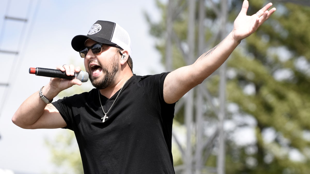 Tyler Farr singing into microphone