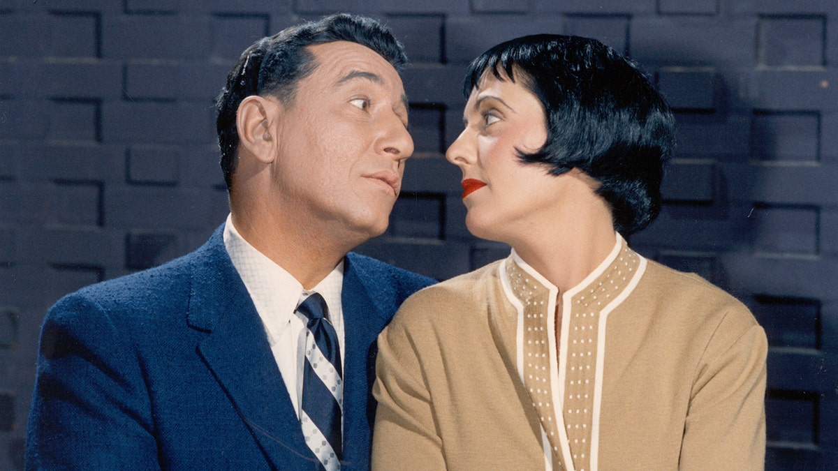 Louis Prima and Keely Smith look adoringly at each other