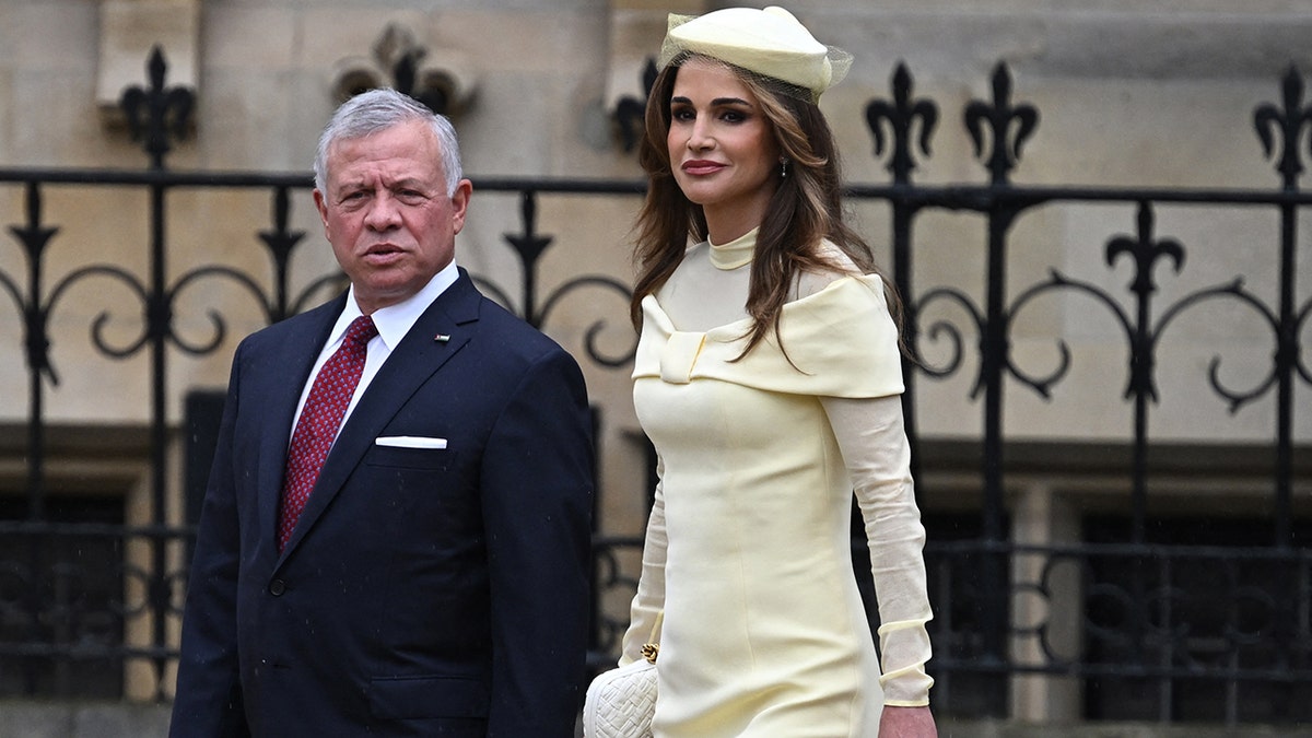 Jordans King Abdullah II Ibn Al Hussein in a suit next to queen rania in a yellow dress