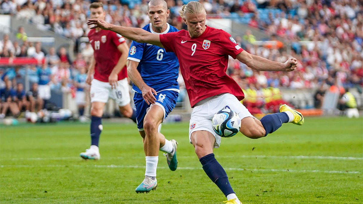 Erling Haaland shoots ball