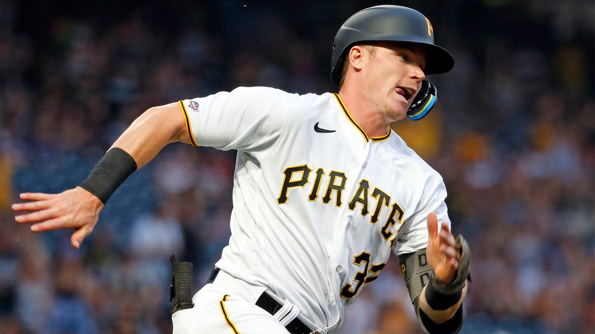 Pirates practicing patience with Henry Davis, as rookie RF balances big bat  with new position