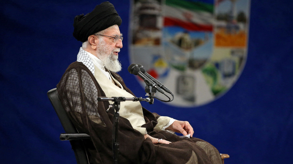 O líder supremo do Irã, aiatolá Ali Khamenei, fala em Teerã