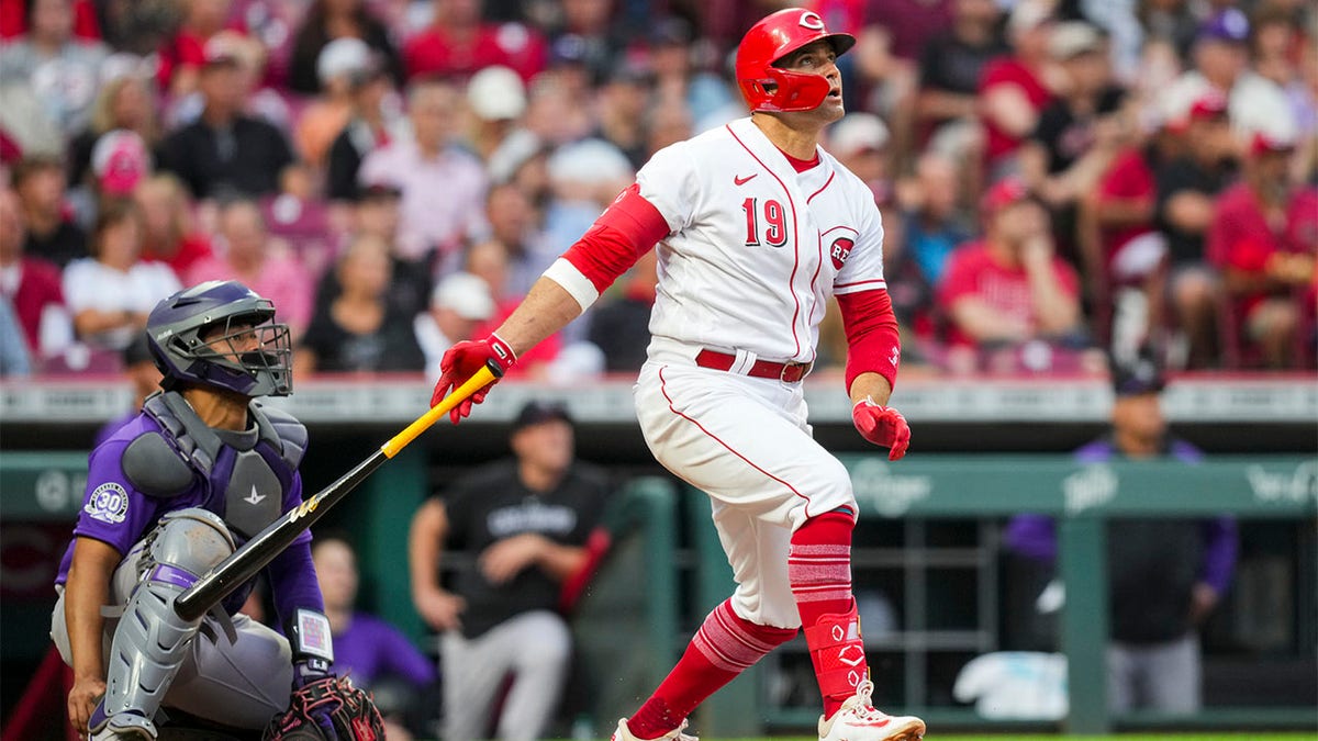 Votto hits 3-run HR, Mahle sharp in return as Reds top Cards