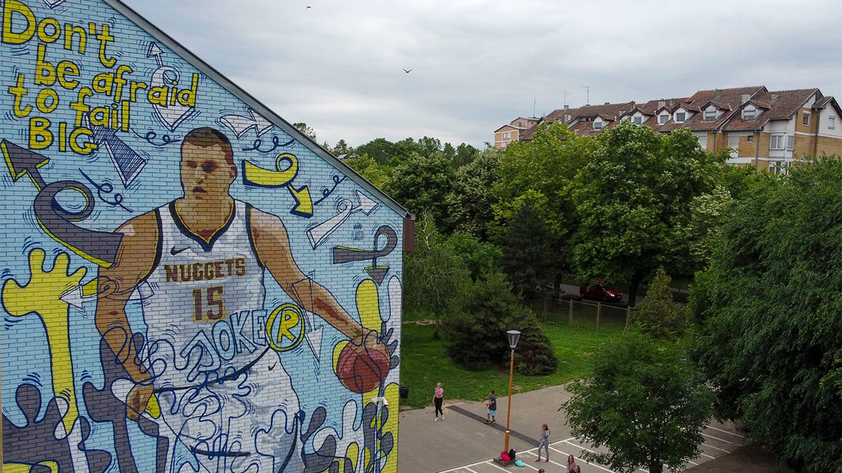 Jokic mural