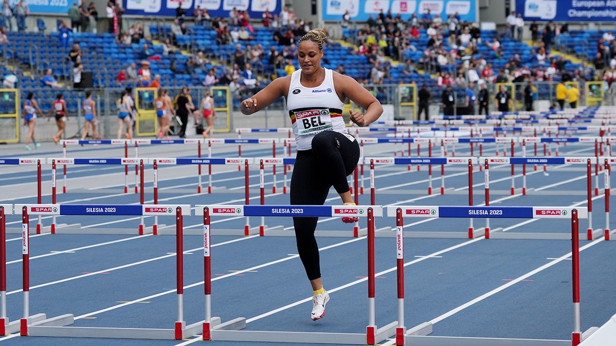 Jolien Boumkwo hurdles