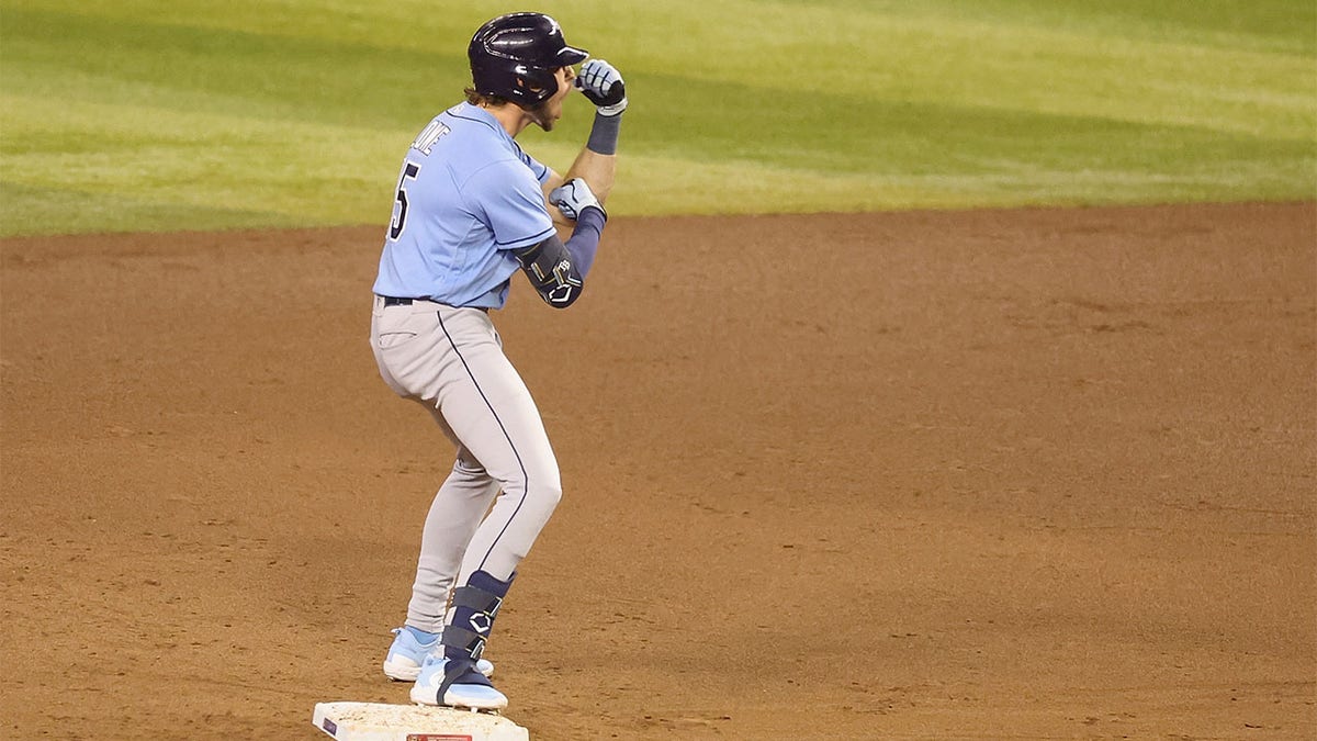 Josh Lowe hits 2-out, 2-run double in 9th in the Rays' 3-2 win