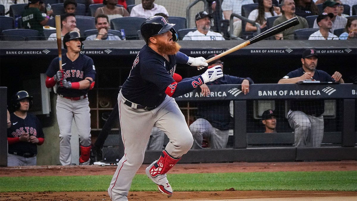 Justin Turner mencapai home run