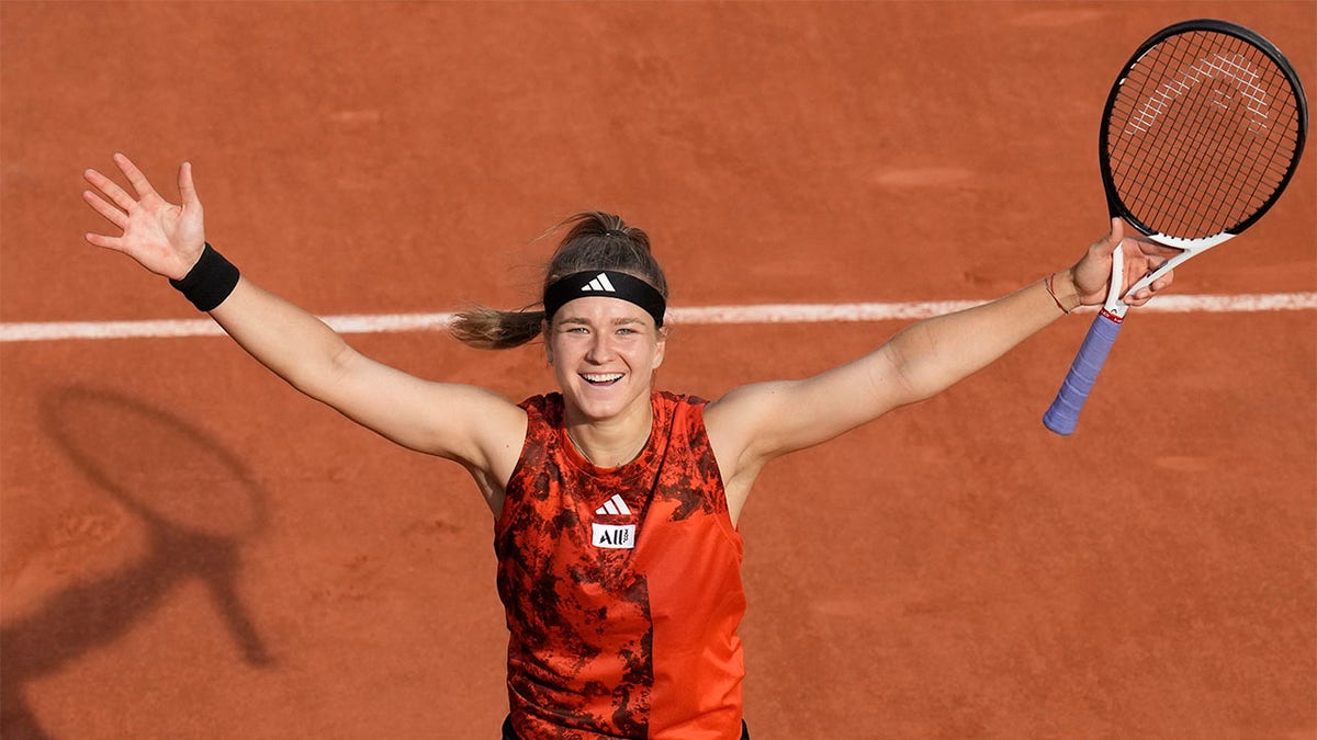 Karolina Muchova celebrates winning match
