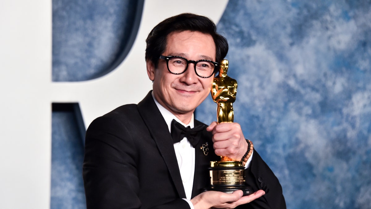 Ke Huy Quan poses with his Oscar