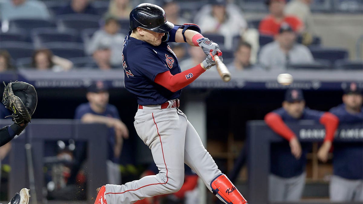 Red Sox rally to beat Yankees on Kiké Hernández's tiebreaking single to win  series