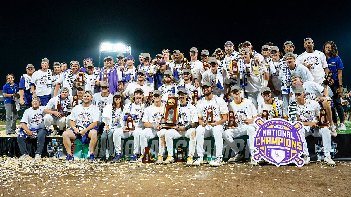 LSU Tigers pose after winning NCAA title