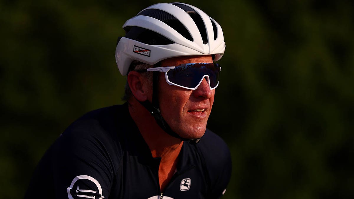 Lance Armstrong rides