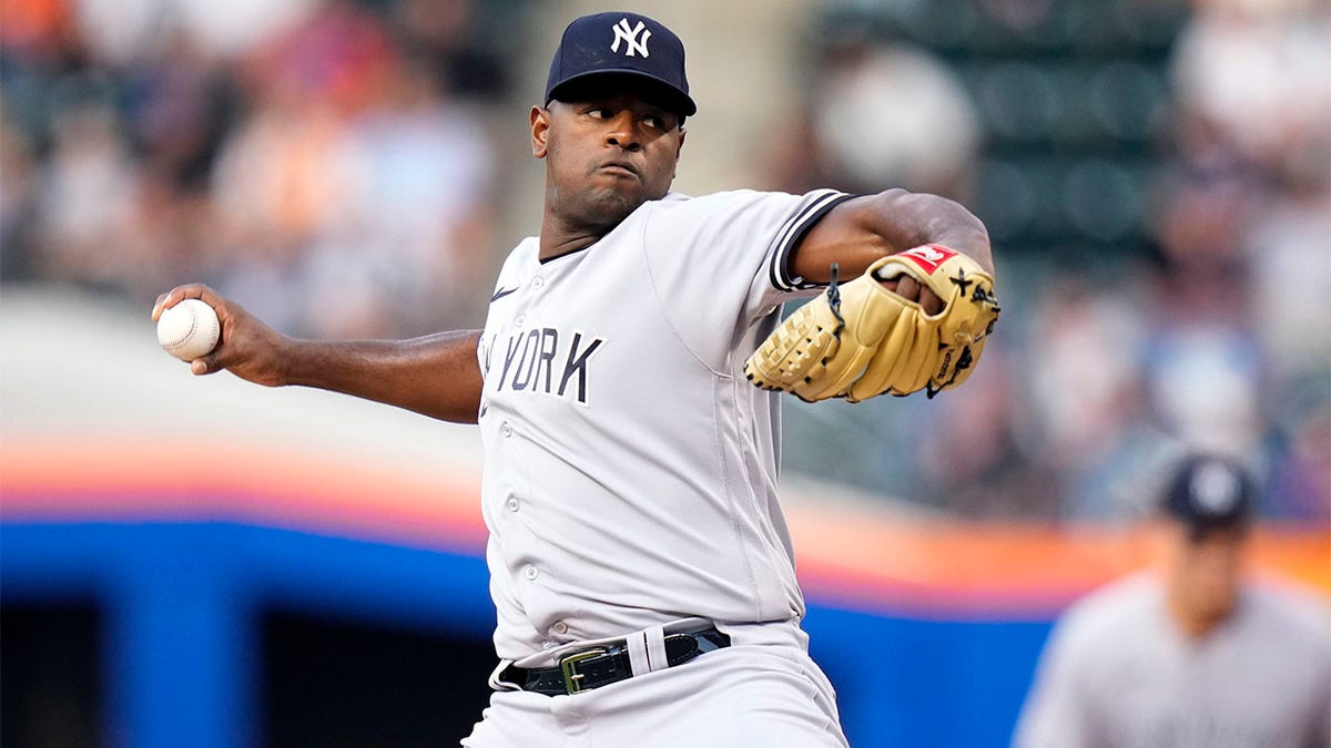 Luis Severino throws pitch