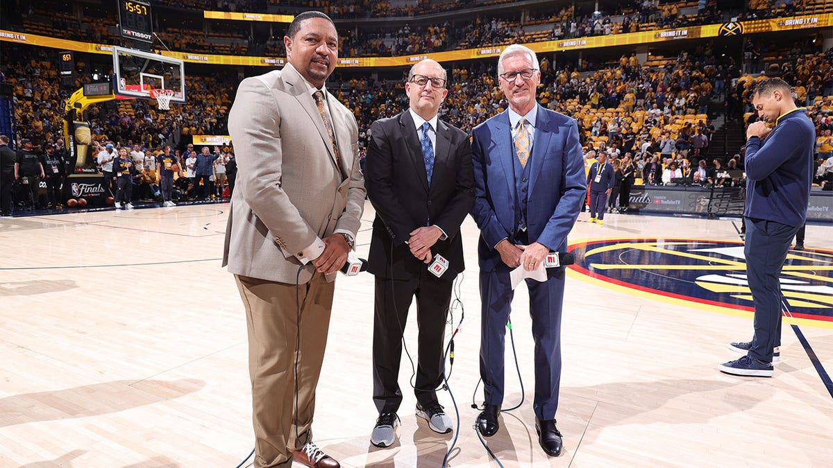 Mike Breen to reach landmark for announcers with Game 5 of the NBA