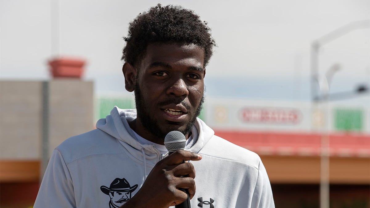 Shak Odunewu speaks at news conference
