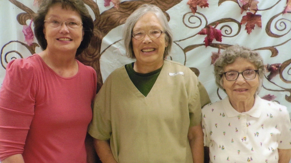 Sandra Hemme (center) pictured with her sister (right) and mother (left)