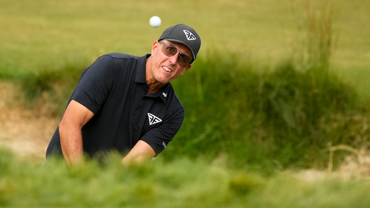 Phil Mickelson chips