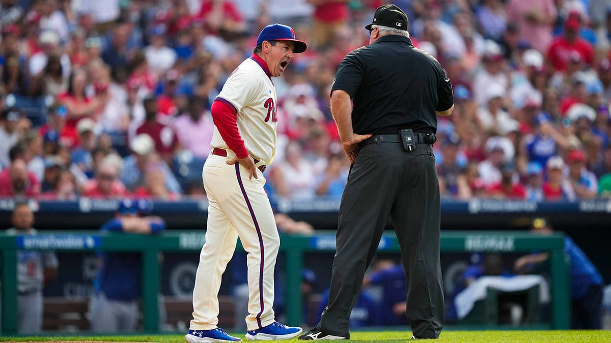 Phillies' Rob Thomson ejected after arguing about resetting pitch clock