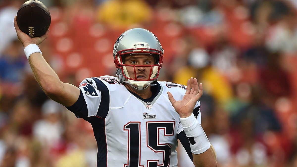 Ryan Mallett throws the football