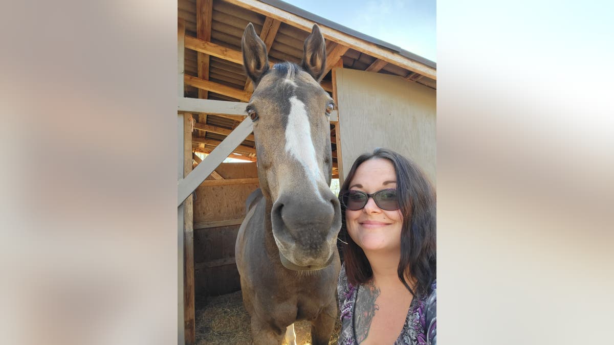  Corinea Stanhope with horse