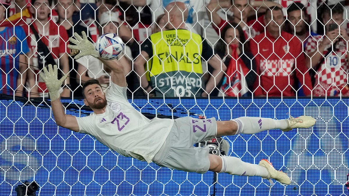 Unai Simon stops penalty shot