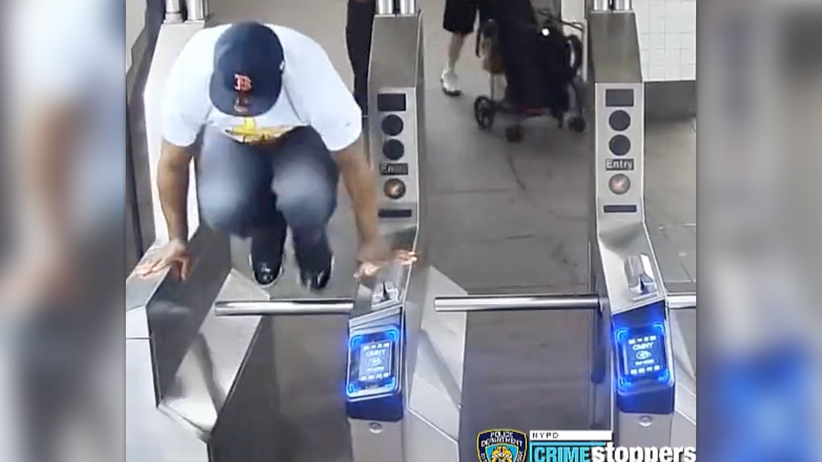 Slashing suspect wearing Boston Red Sox hat jumps over turnstile at NYC subway platform