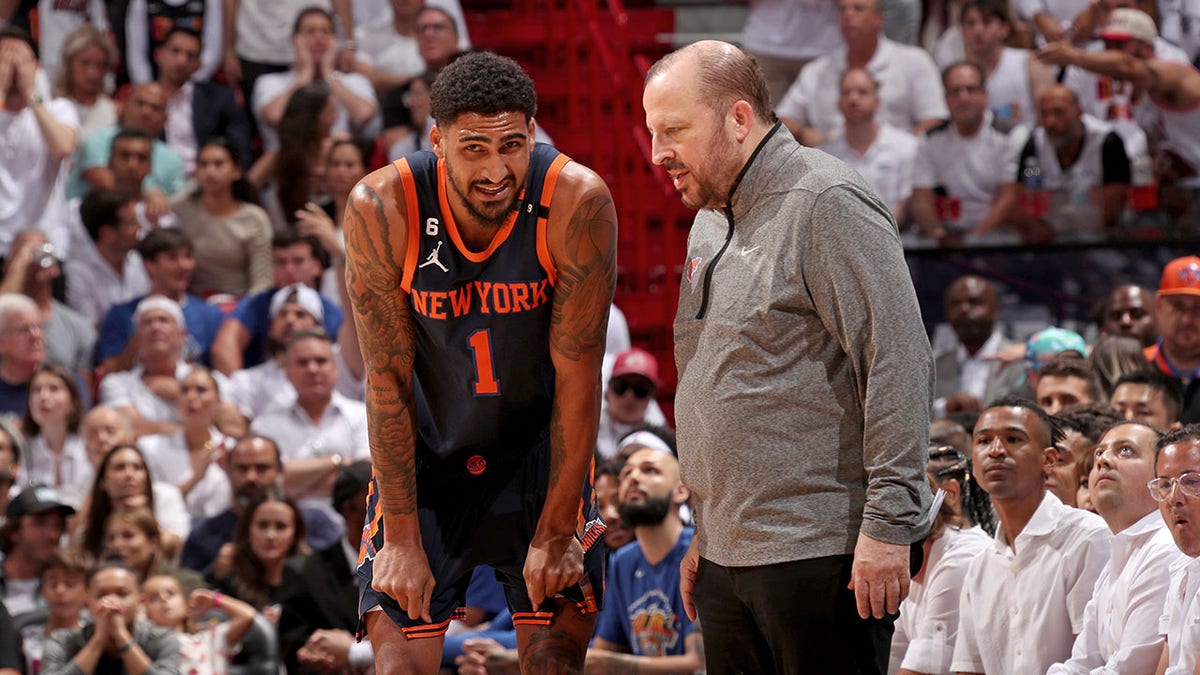 Coach Tom Thibodeau and Obi Toppin talk during a Knicks game