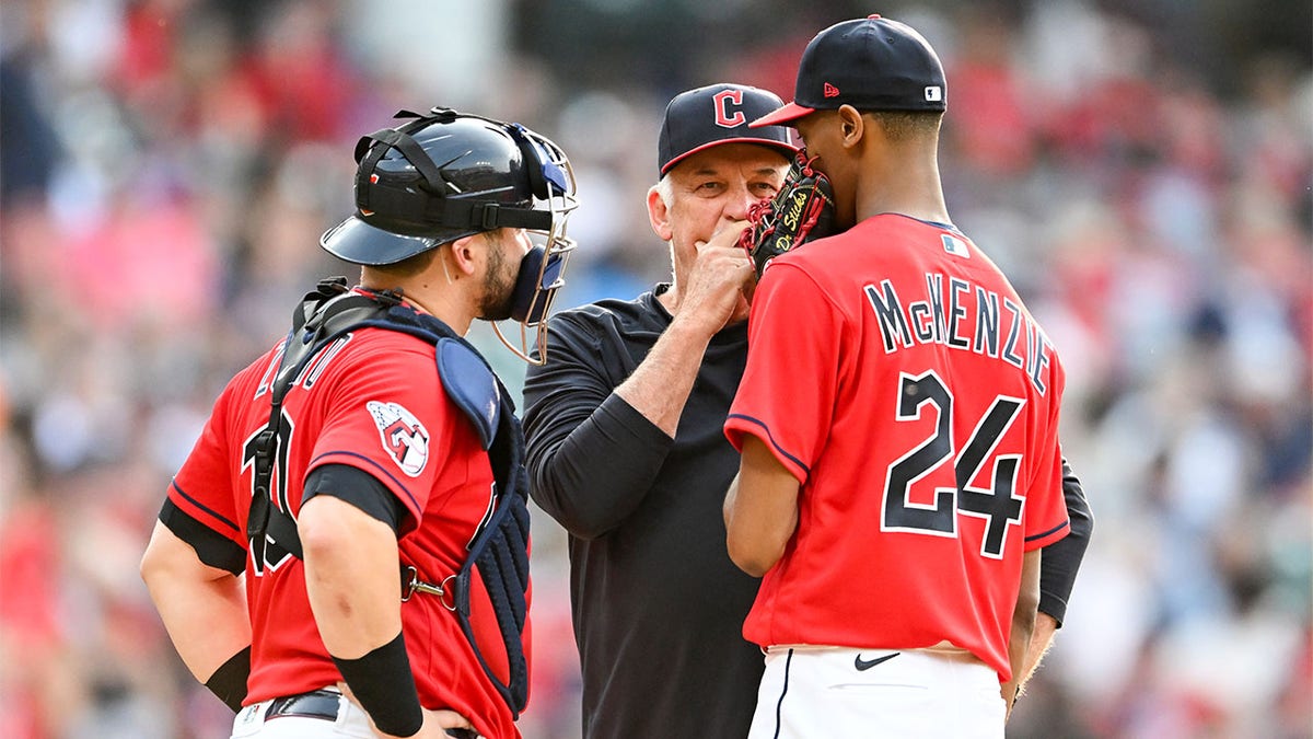 Carl Willis talks with Triston McKenzie and Mike Zunino