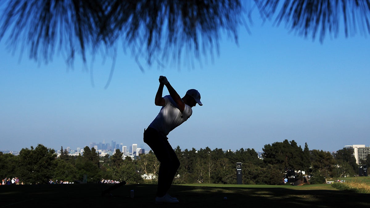 Wyndham Clark swings club