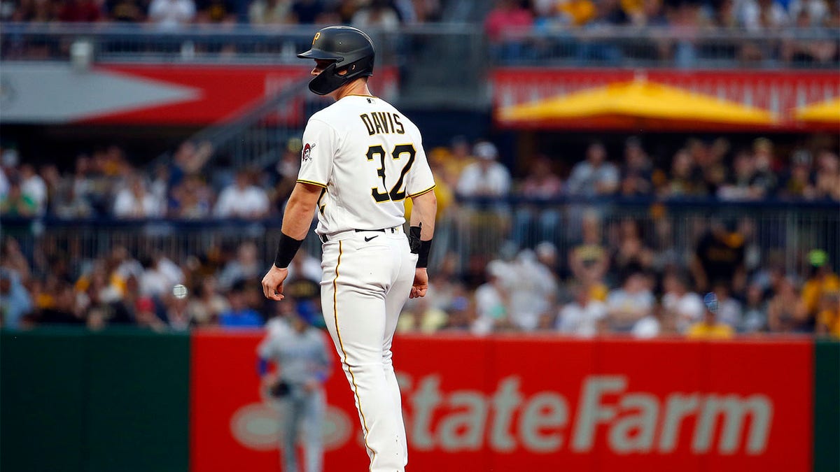 Pirates practicing patience with Henry Davis, as rookie RF balances big bat  with new position