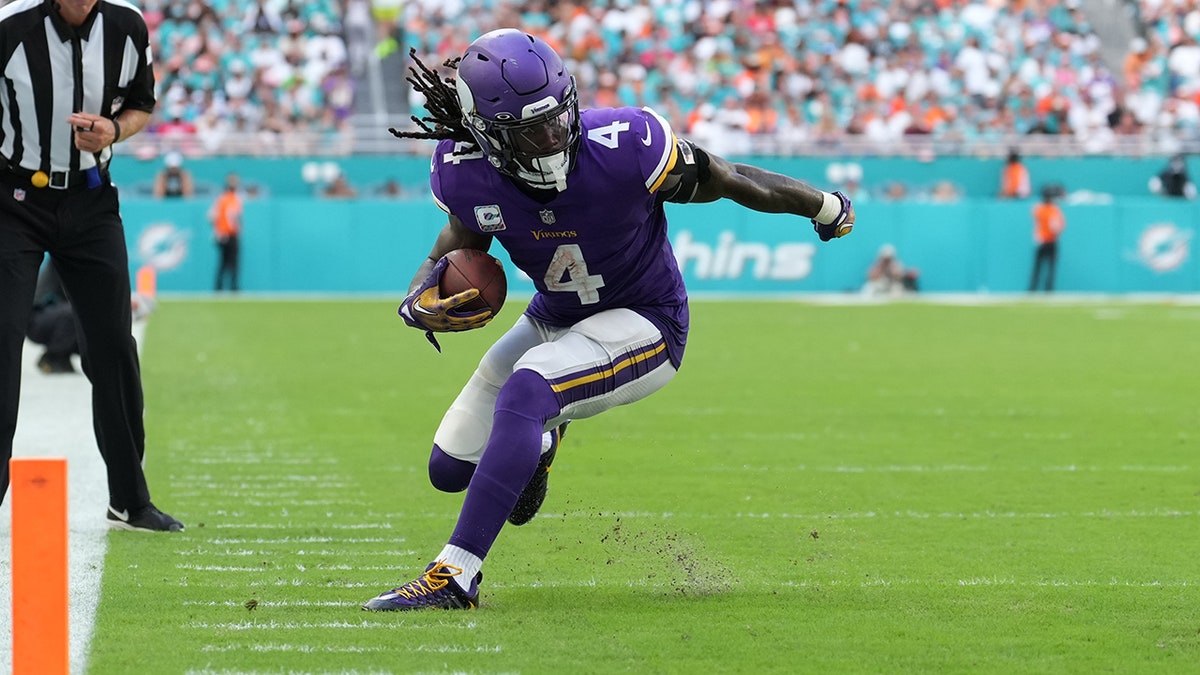 Dalvin Cook running against Dolphins