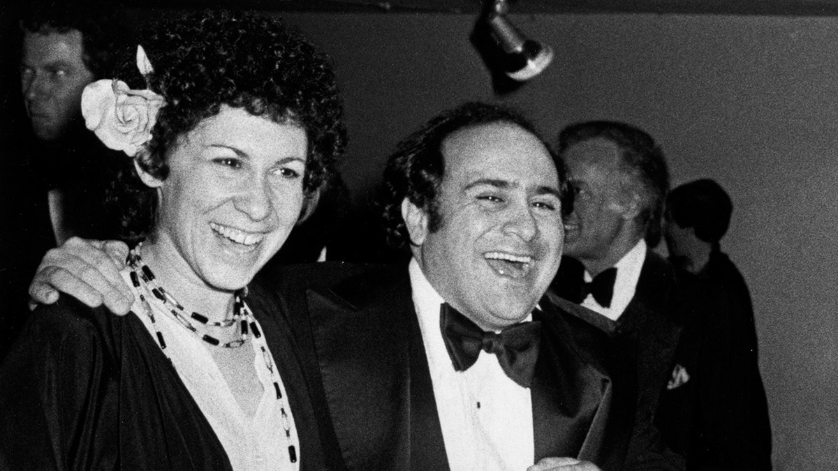 Rhea Pearlman and Danny DeVito in 1986