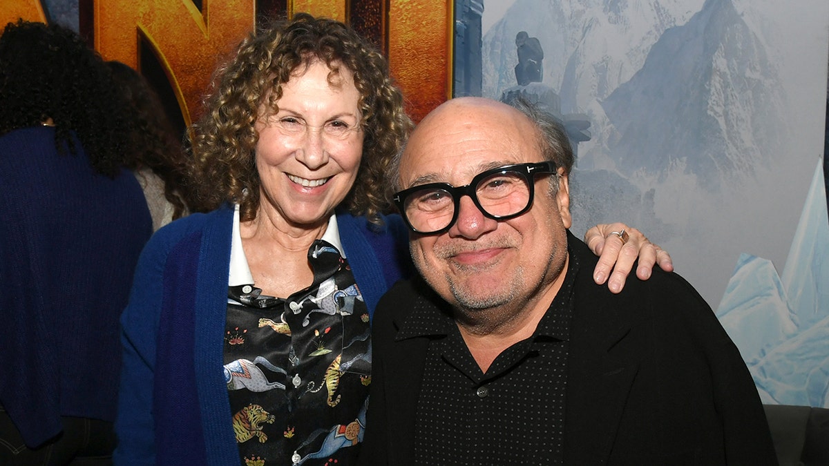 Danny Devito smiling with Rhea Pearlman