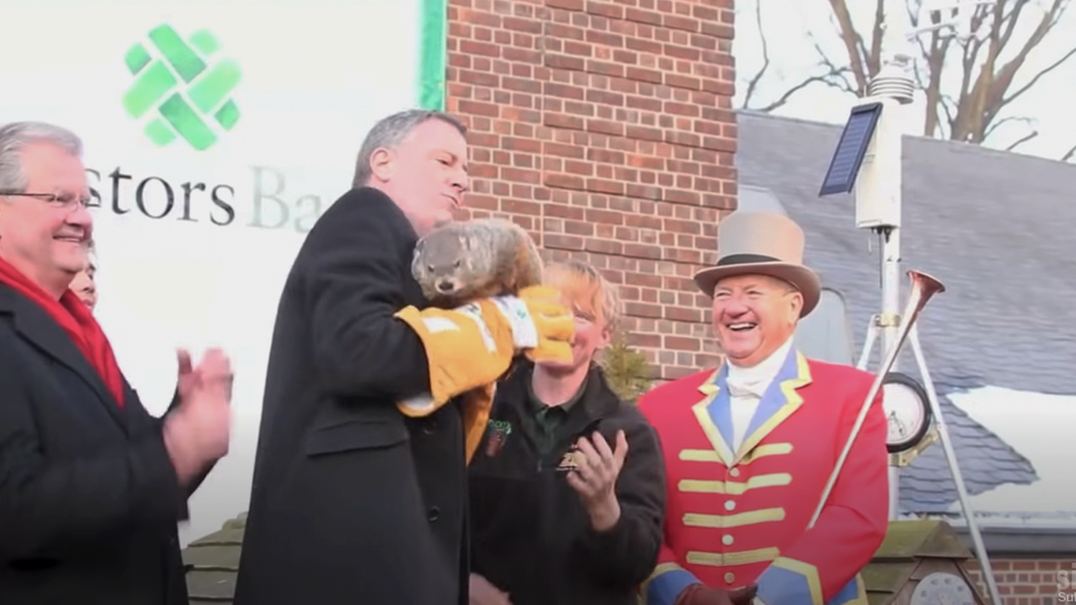 photo of Bill de Blasio at groundhog day ceremony