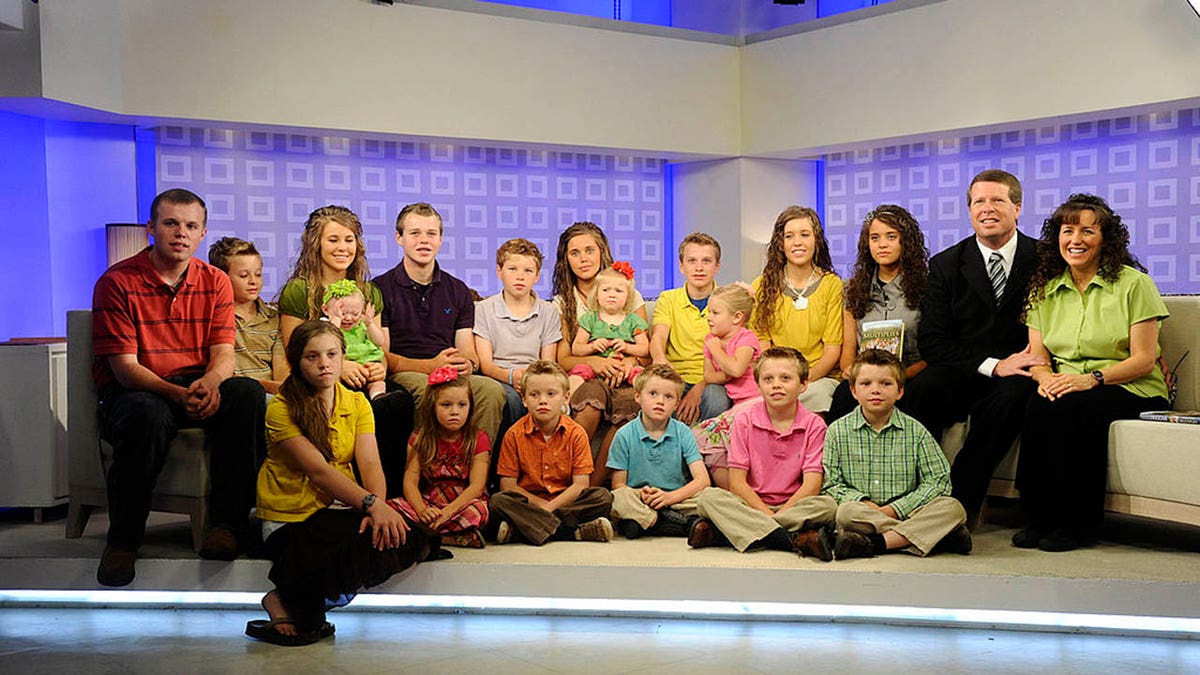 duggar family all together on a couch