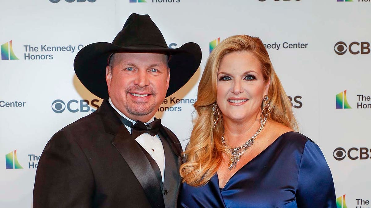 Garth Brooks on the red carpet with Trisha Yearwood