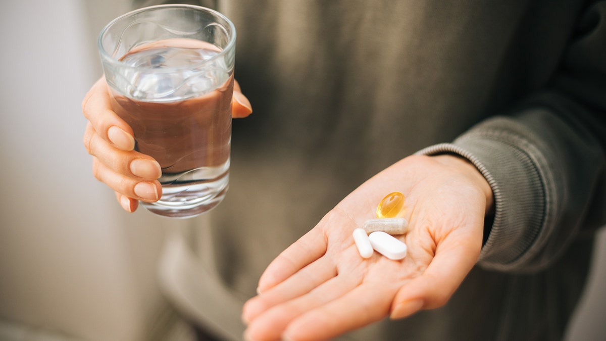 hand holds out pills