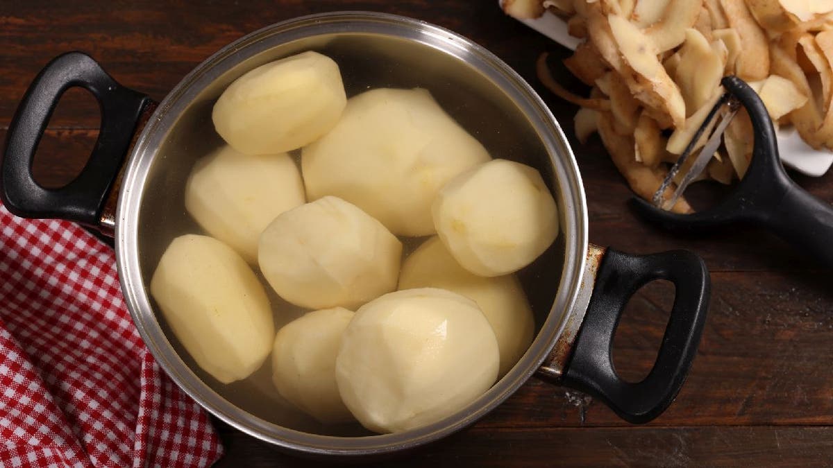 A pot of peeled, boiled white potatoes