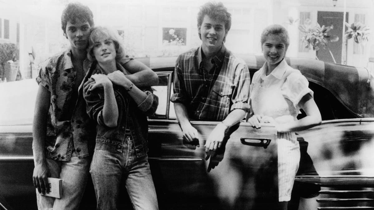 Johnny Depp, Nick Corri, Amanda Wyss and Heather Langenkamp behind the scenes of Nightmare on Elm Street