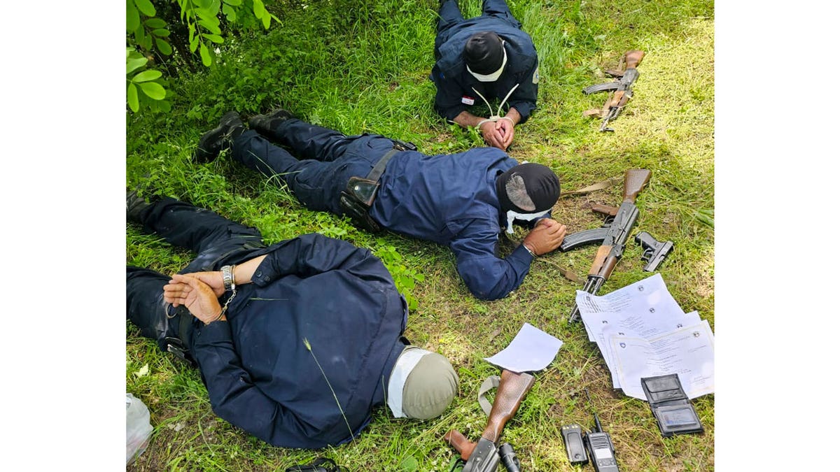 Serbia/Kosovo officers arrested