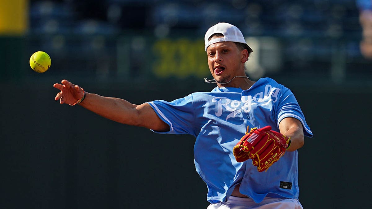 Patrick Mahomes throws a softball