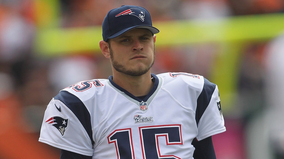 Ryan Mallett warming up for Patriots