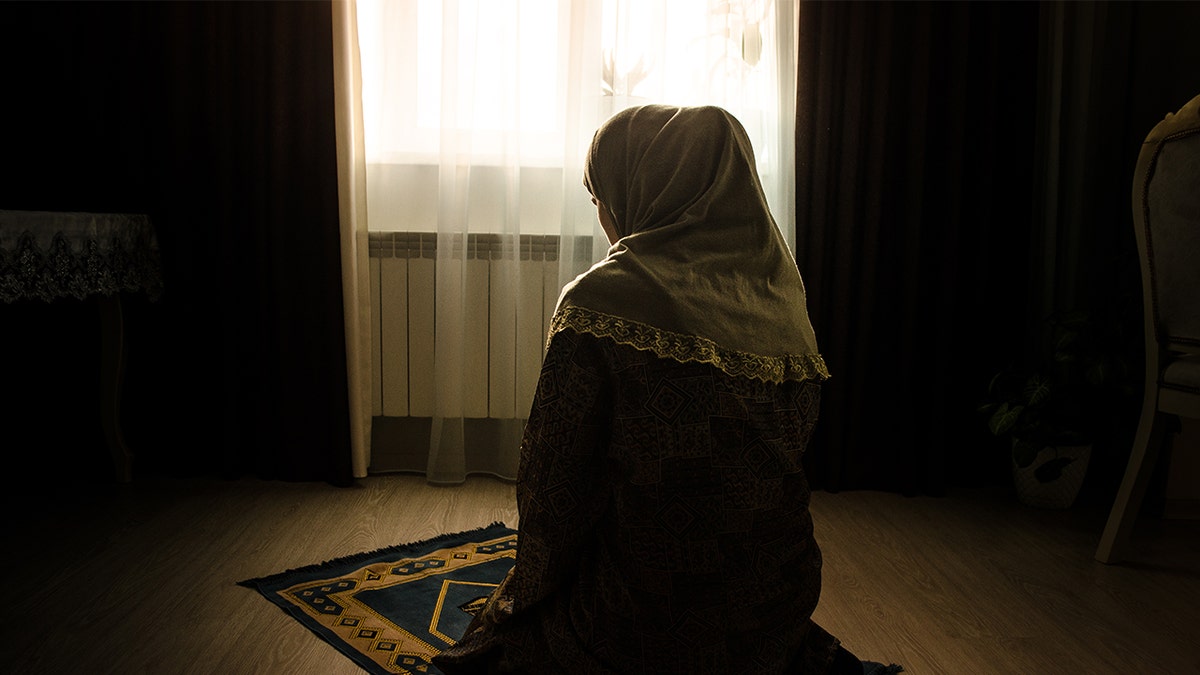 stock Image muslim girl praying