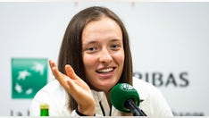 Tennis star Iga Swiatek says Taylor Swift helped her learn English, work through life: 'I didn't feel alone'