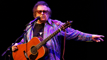 En este día de la historia, el 2 de octubre de 1945, nace el cantautor de 'American Pie' Don McLean