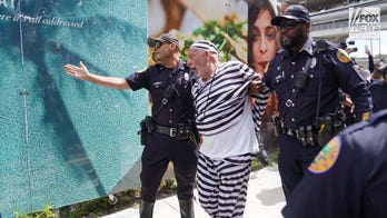 Protester in prison costume detained after rushing Trump’s motorcade outside Miami courthouse