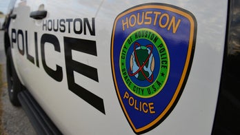 Good Samaritan helps drag wounded Houston cop out of highway gunfight