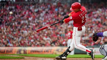 Reds beat Rockies to extend win streak to 10 games