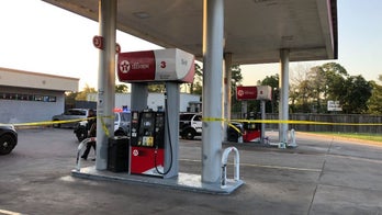 Armed Texas couple gets in gunfight with armed robbers at gas station, suspect shot