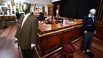'Cheers' bar fetches $675K at classic TV auction in Dallas